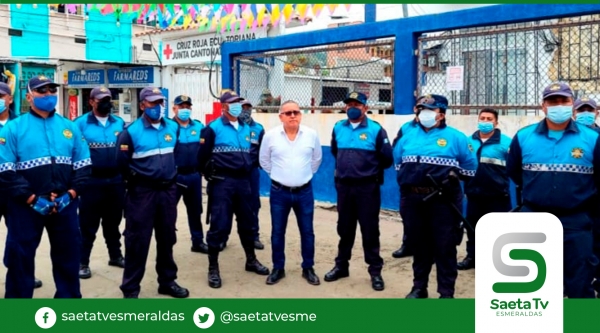 Alcalde solicita colaboración para mantener orden en balneario de Tonsupa