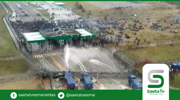 Fuerzas polacas repelen con chorros de agua las agresiones de migrantes en frontera con Belarús