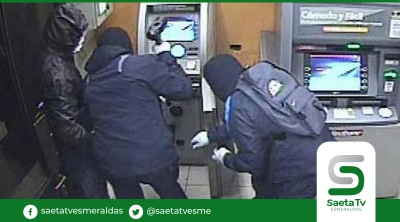 Cinco sujetos detonan y roban un cajero en Quito