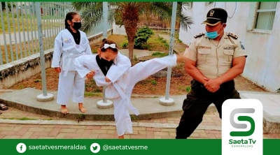 Policía de Atacames capacita a los menores en actividades deportivas
