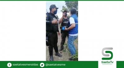 Policía de Los Ríos impiden trabajo de comunicador social
