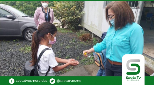 Más de 5.000 estudiantes volvieron a clases semipresenciales en Manabí y Santo Domingo de los Tsáchilas