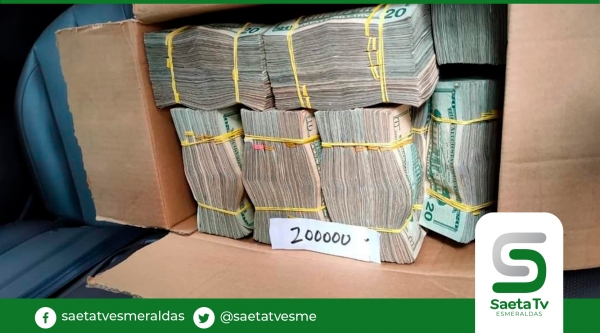 Detienen a hombre con 200 mil dólares en una camioneta