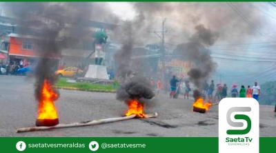 Moradores de algunos barrios de Esmeraldas protestaron en calles para exigir atención de autoridades por daños de sismos