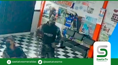 Delincuentes disfrazados como policía asaltaron un negocio en Guayaquil