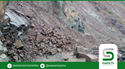 Paso vehicular por la vía Lita- Salinas - San Lorenzo está suspendido por nuevos derrumbes