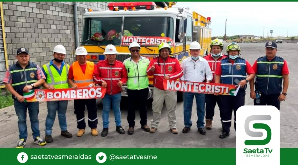 Bomberos de Montecristi recibieron autobomba de los Estados Unidos