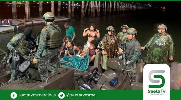 Intervención de la Armada del Ecuador en el rescate de 21 personas que se encontraban náufragos