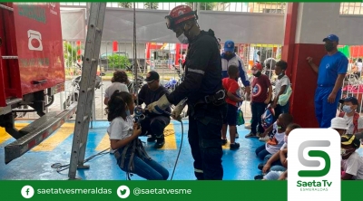 45 niños se convirtieron en bomberos por varias horas en Esmeraldas