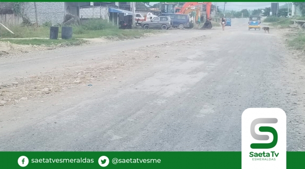 Habitantes de Tonsupa solicitan bacheo de vía Torino