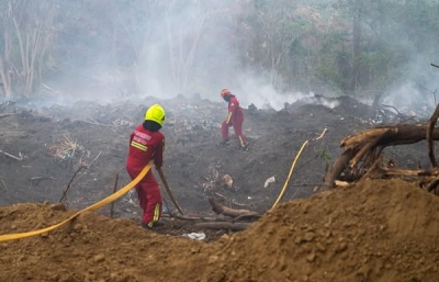 DIA 11 DE OPERACIONES DE BOMBEROS EN BOTADERO DE BASURA DE ESMERALDAS