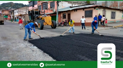 Inició bacheo de calles de Esmeraldas