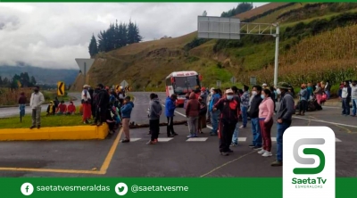 Indígenas de Imbabura bloquean vías