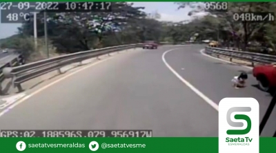 Una niña se cayó de un  taxi en Guayaquil cuando su puerta se abrió