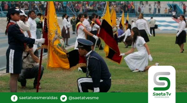 Estudiantes no deberán besar la bandera durante el juramento