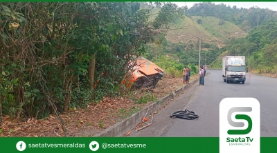 Trans Esmeraldas se volcó en el sector de Winchele