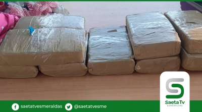 Policía incauta nueve paquetes de drogas en un bus de transporte público en Atacames