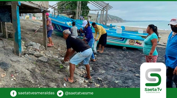 Teniente político de Tonchigüe encabezó minga en la playa