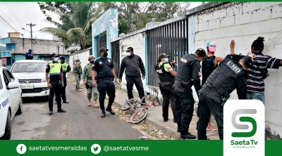 Operativo policial en La Chamera captura a 2 personas con armas blancas