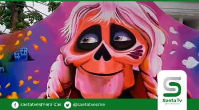 Murales pintados en Atacames reciben visita de turistas